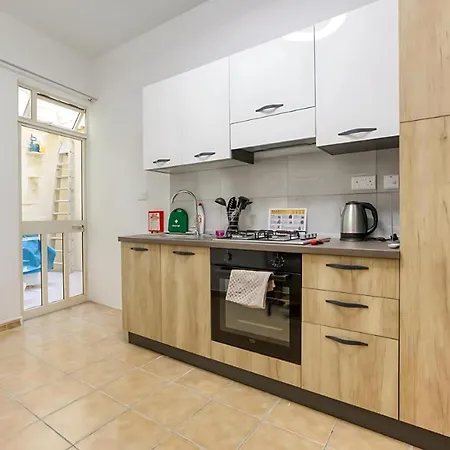 Ta' Lorita - Charming & Cosy Ground Floor Family *